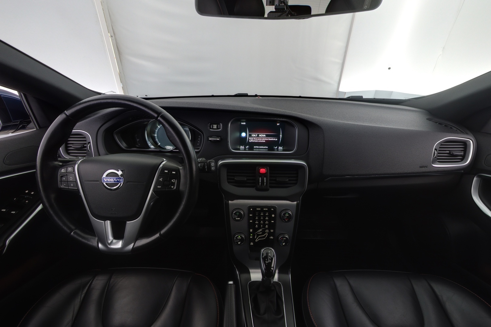 VOLVO V40 2015