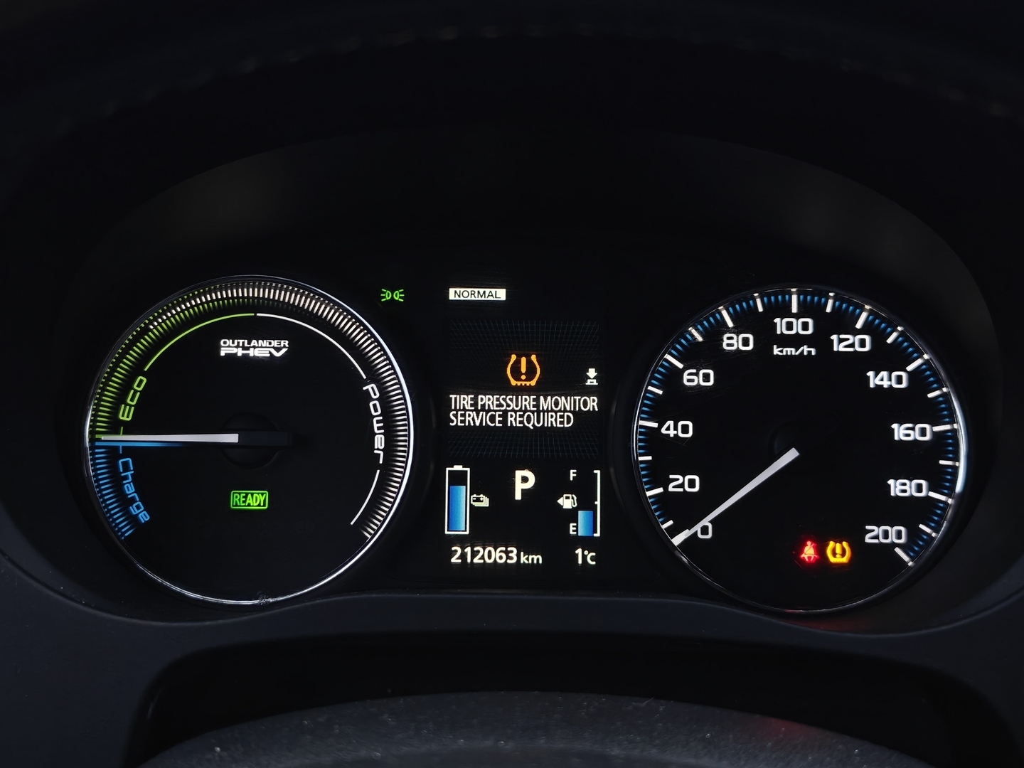 MITSUBISHI Outlander 2016