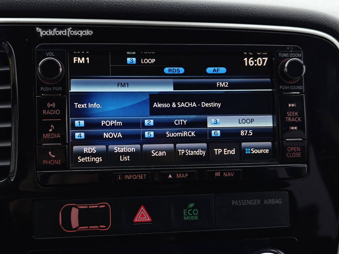 MITSUBISHI Outlander 2016