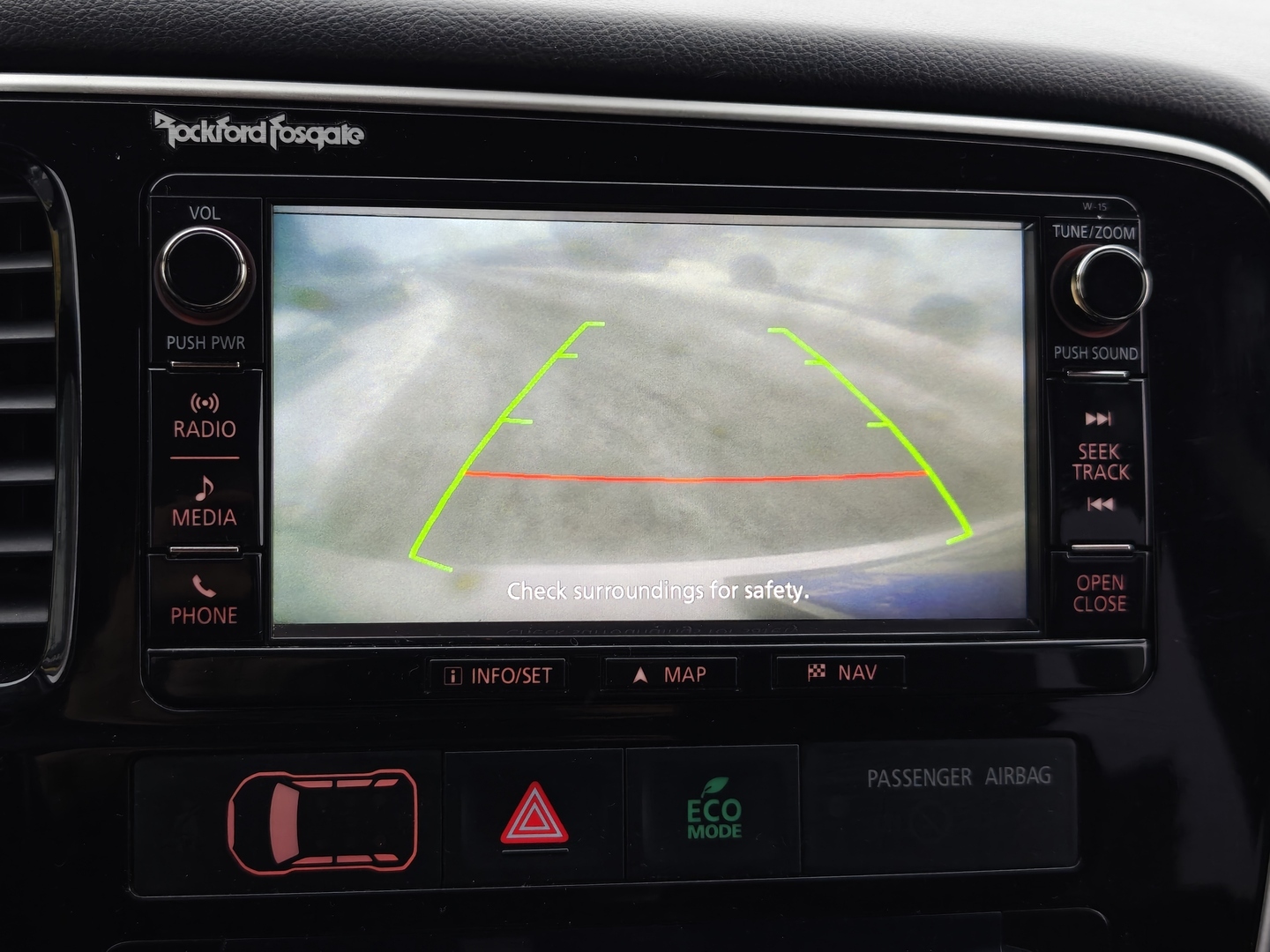 MITSUBISHI Outlander 2016