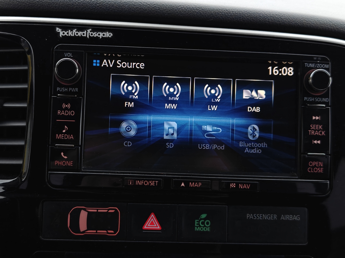 MITSUBISHI Outlander 2016