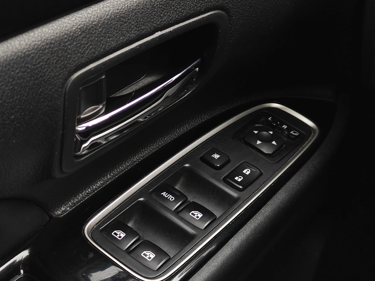 MITSUBISHI Outlander 2016