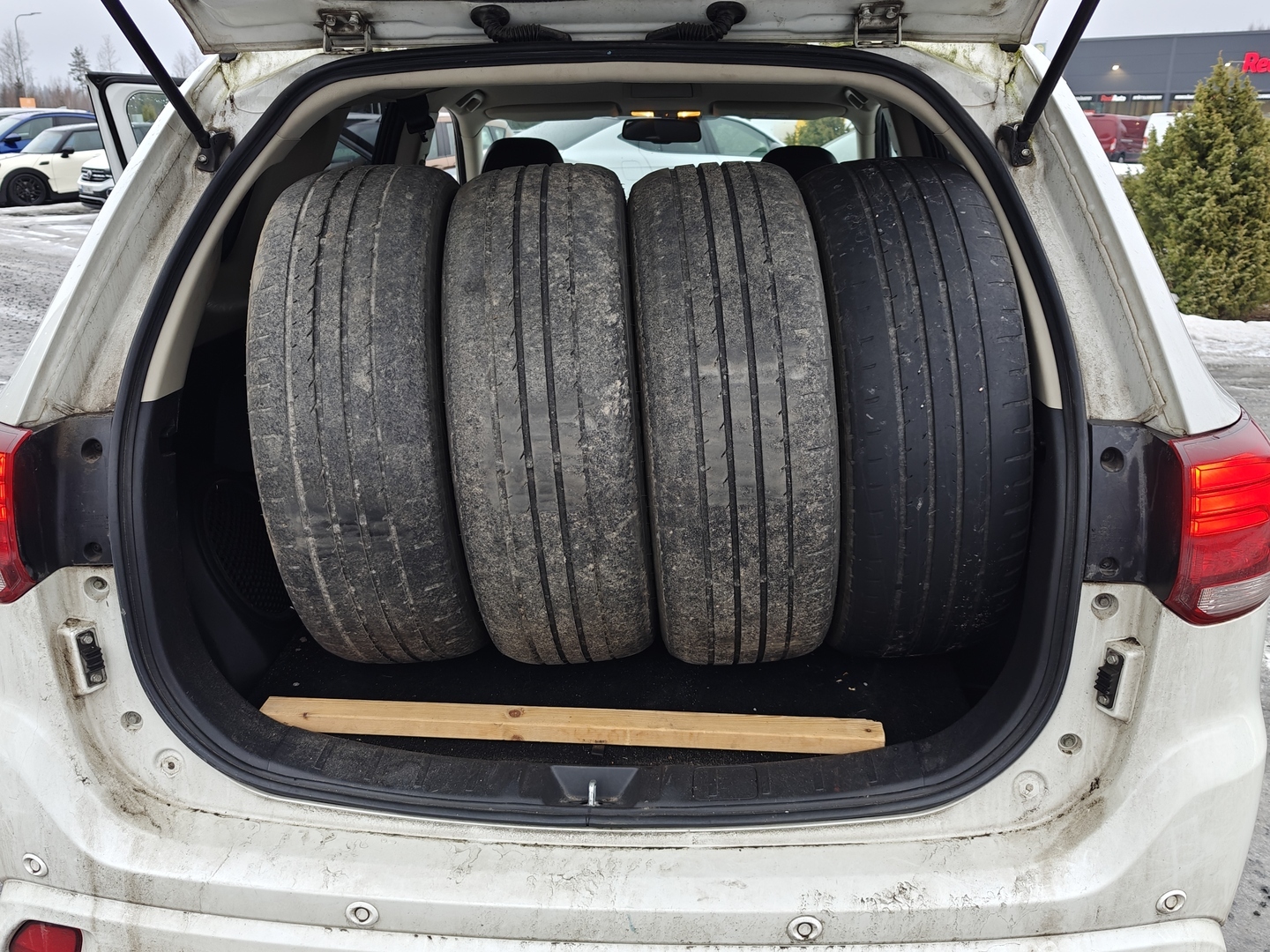 MITSUBISHI Outlander 2016