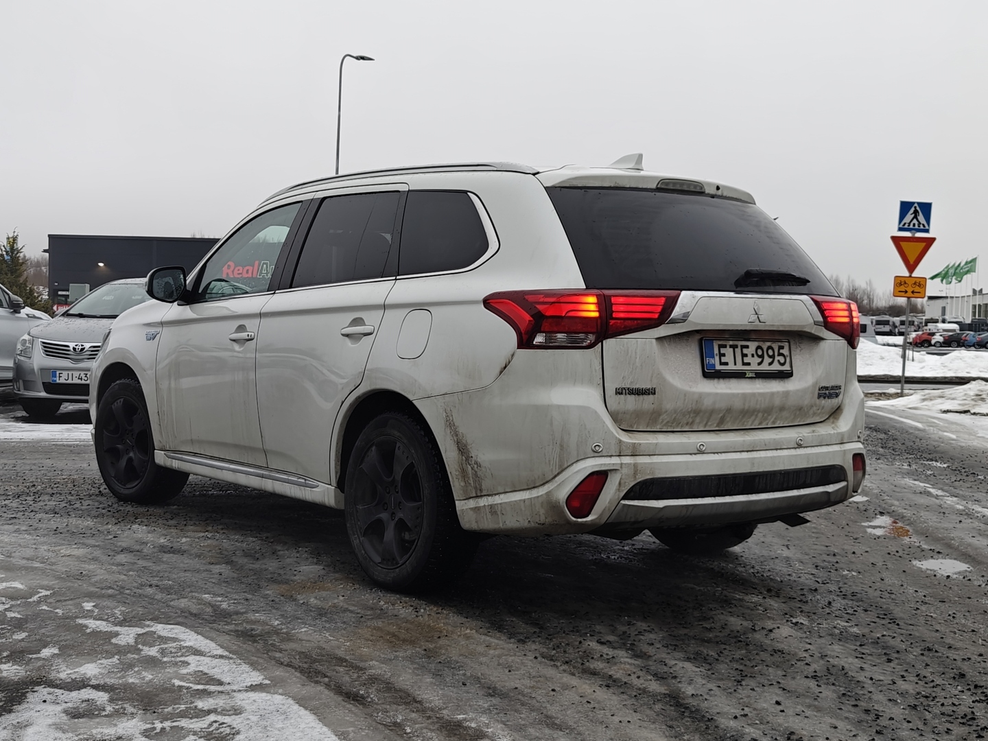 MITSUBISHI Outlander 2016