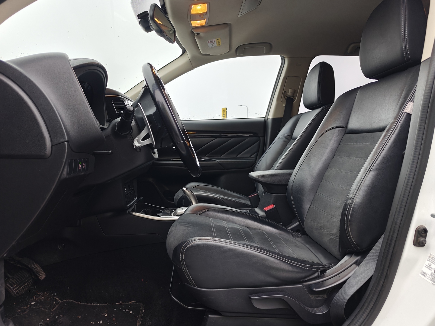 MITSUBISHI Outlander 2016