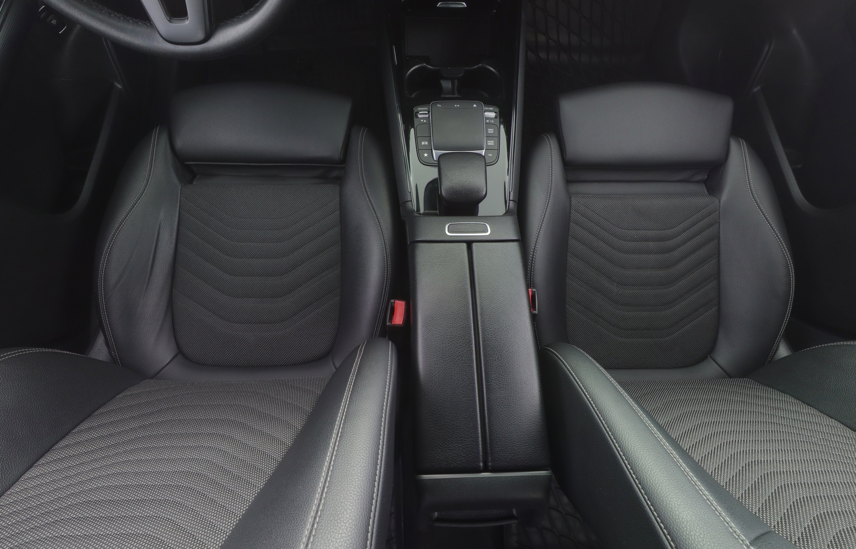 MERCEDES-BENZ GLB 2021