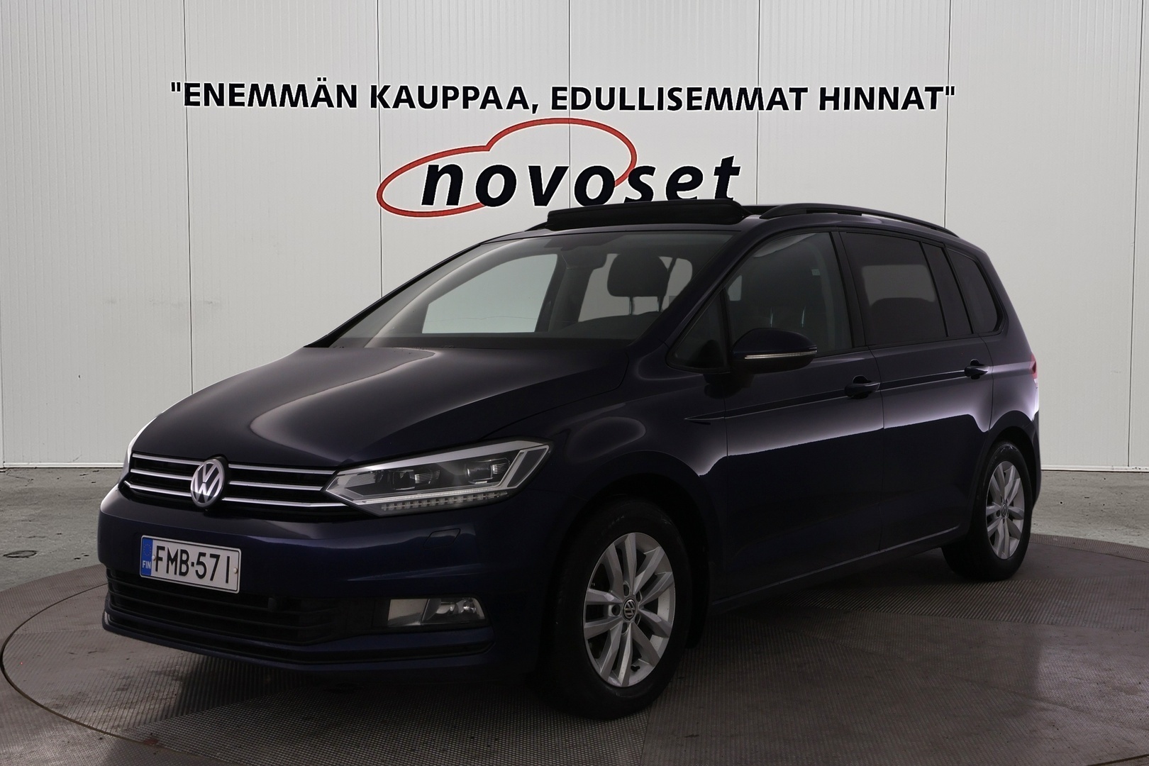 VOLKSWAGEN Touran 2016