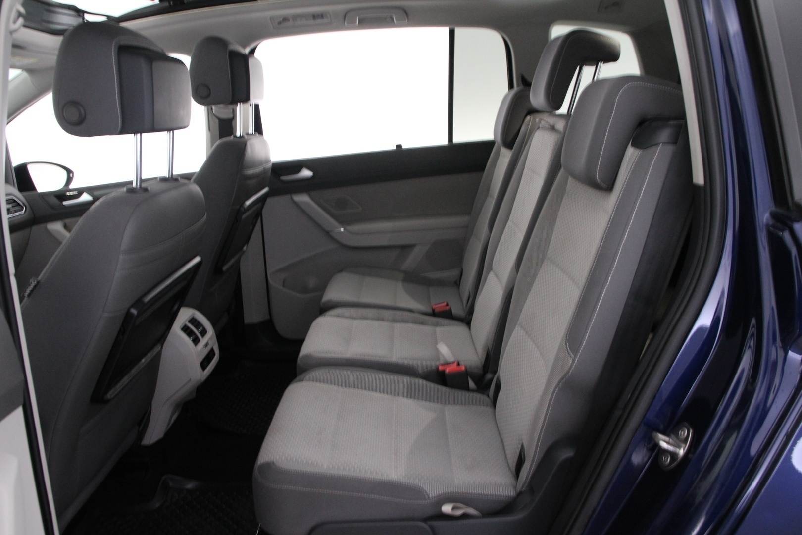 VOLKSWAGEN Touran 2016