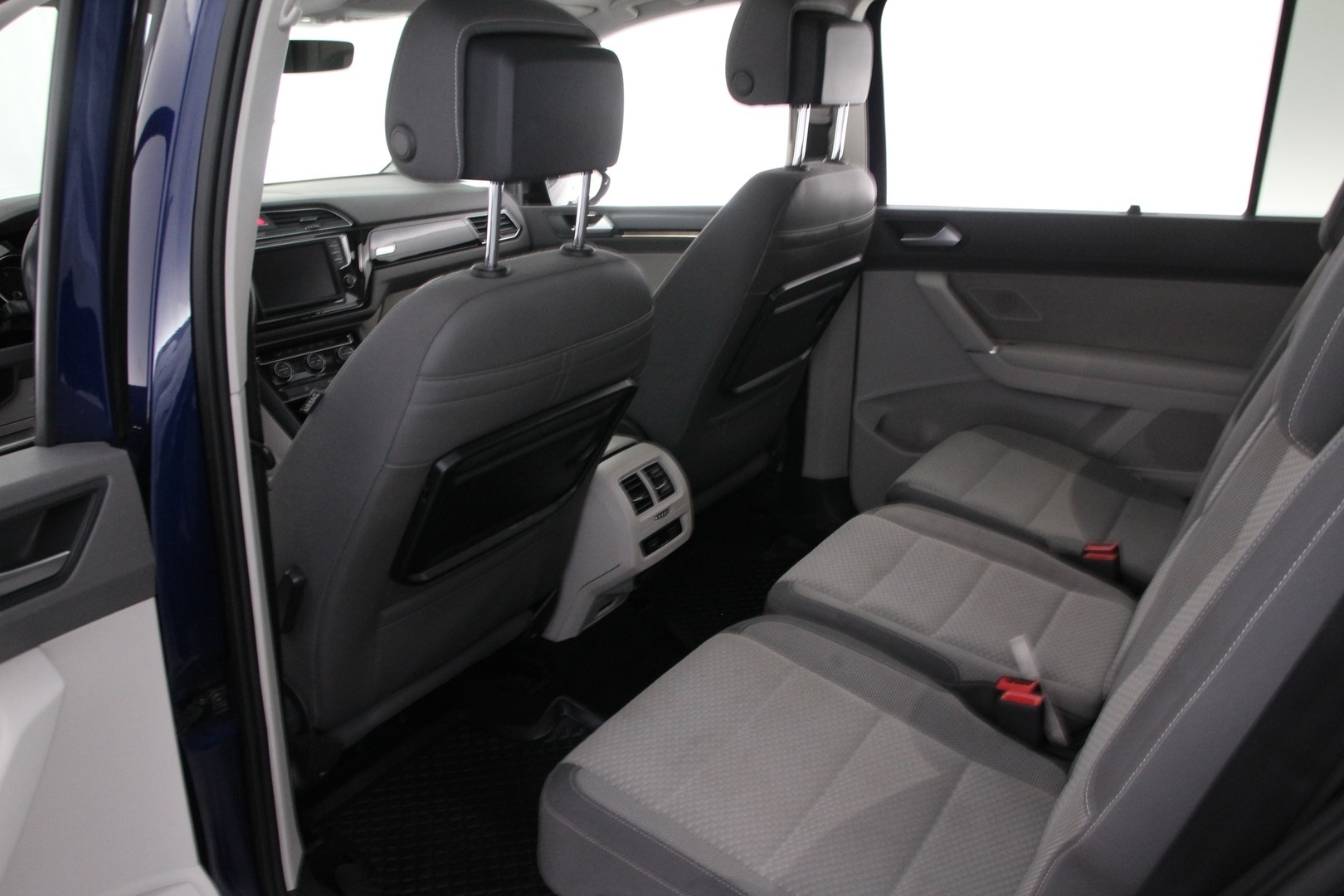 VOLKSWAGEN Touran 2016