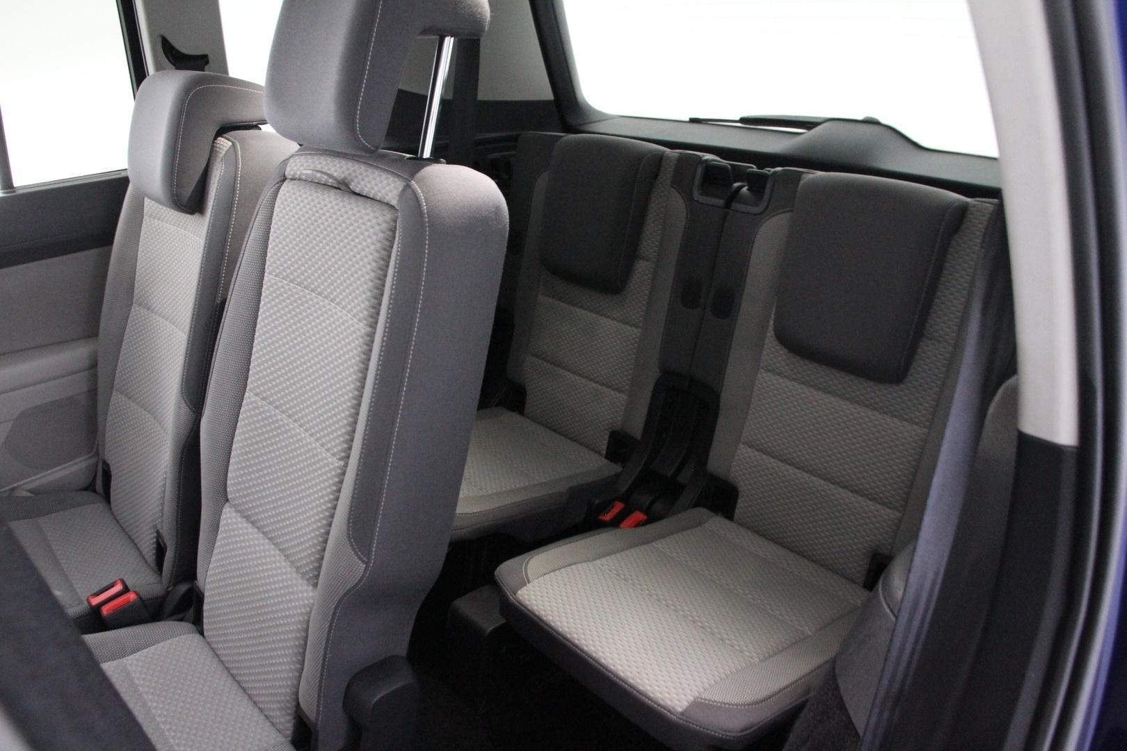 VOLKSWAGEN Touran 2016