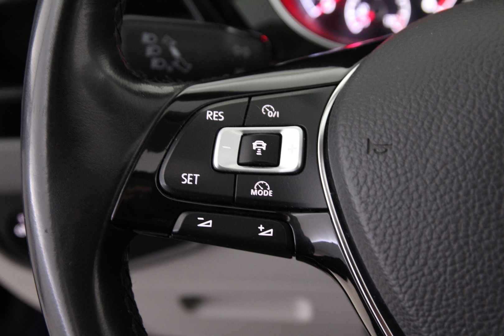 VOLKSWAGEN Touran 2016