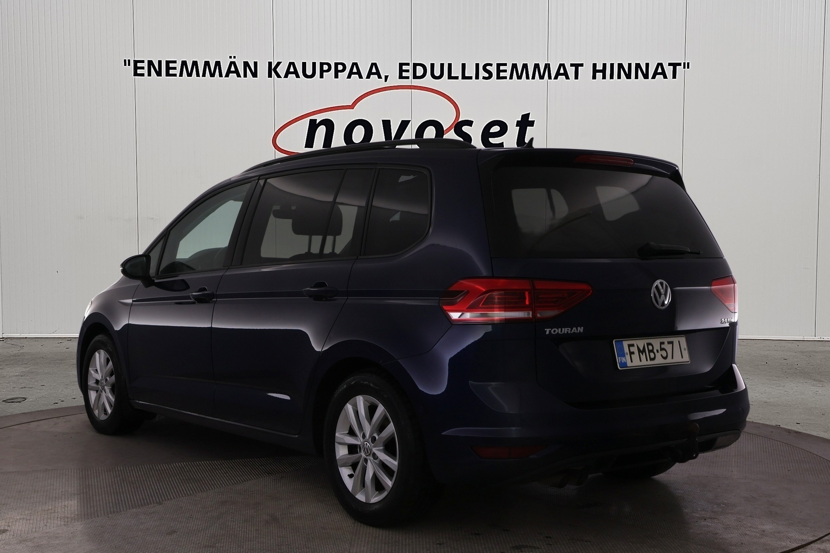 VOLKSWAGEN Touran 2016