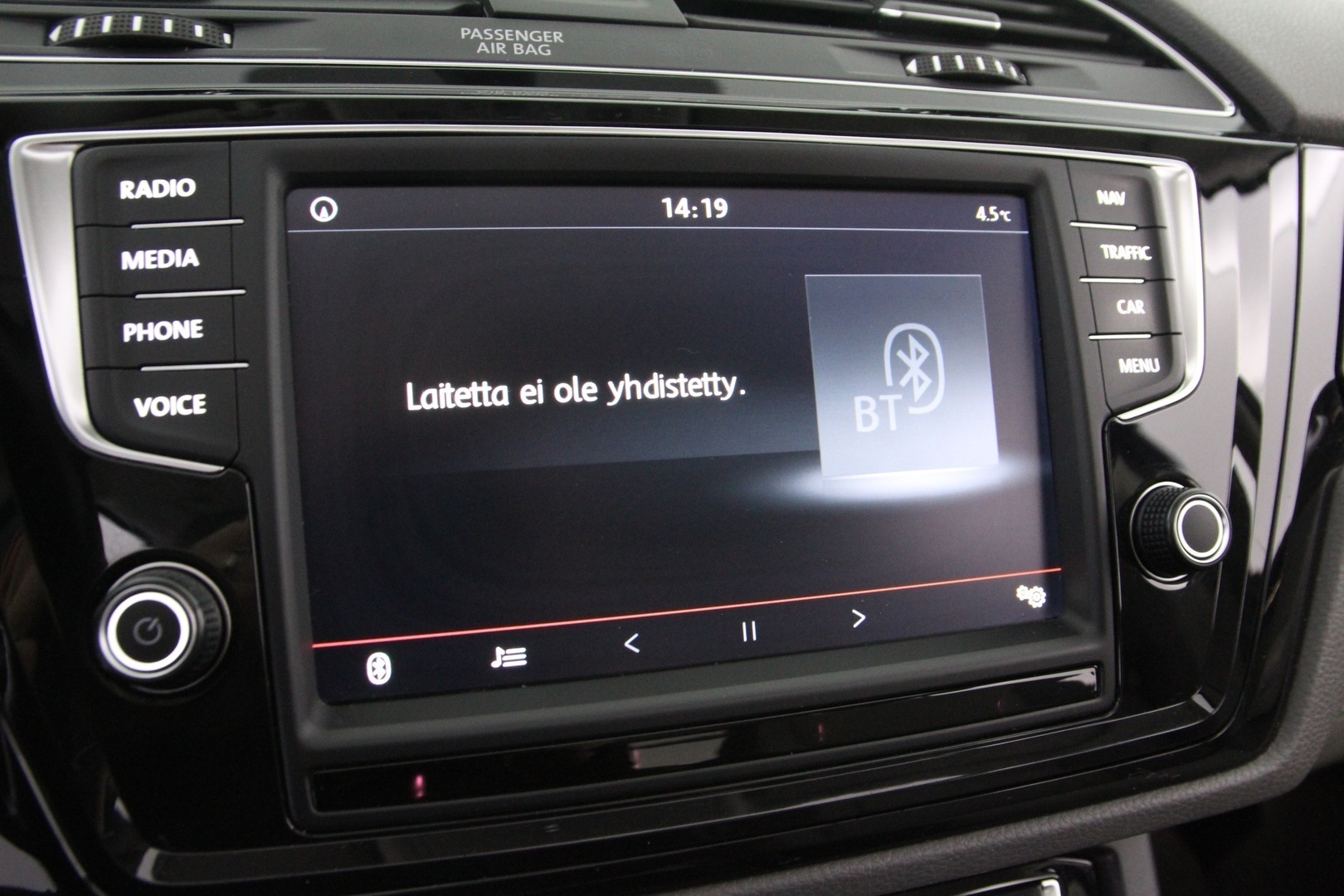 VOLKSWAGEN Touran 2016