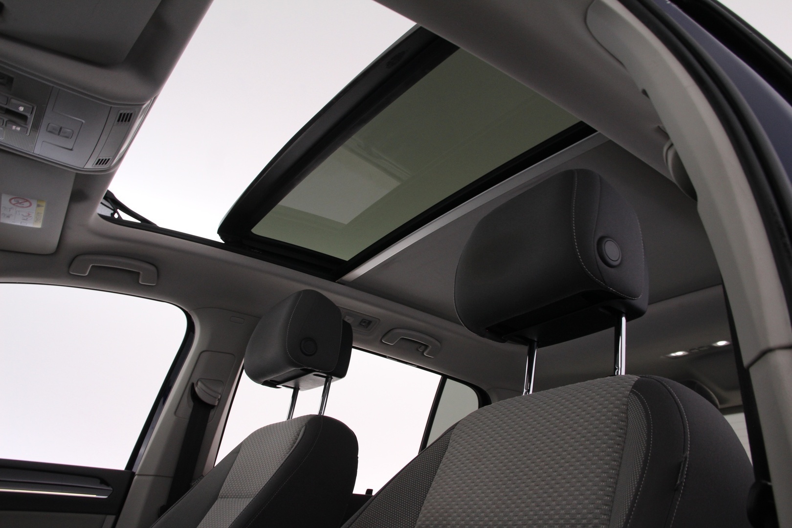 VOLKSWAGEN Touran 2016