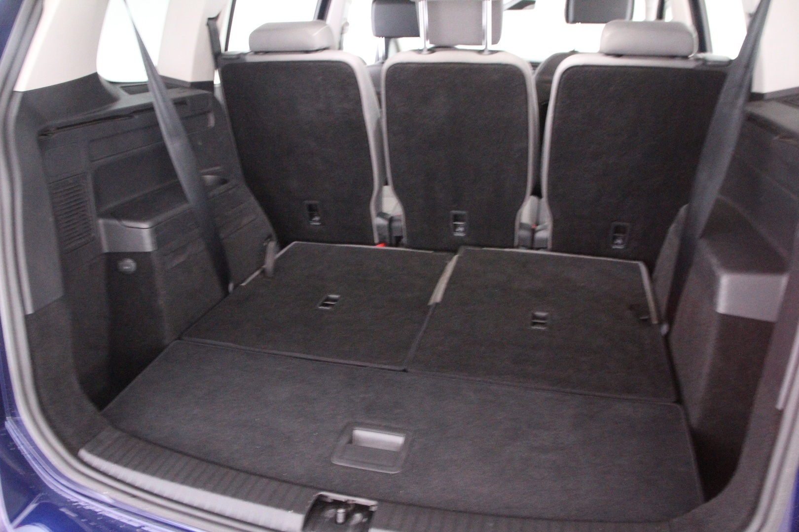 VOLKSWAGEN Touran 2016