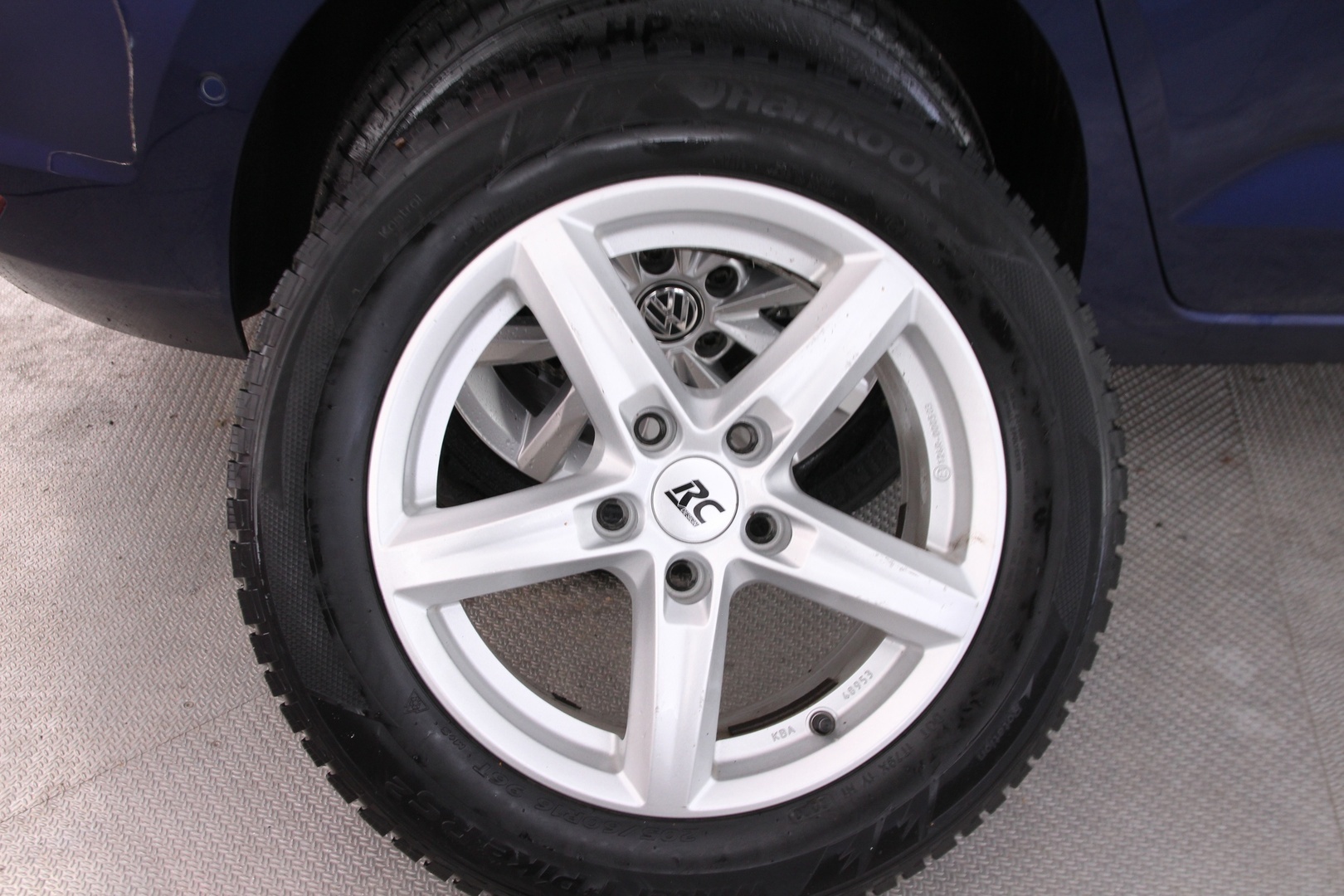 VOLKSWAGEN Touran 2016