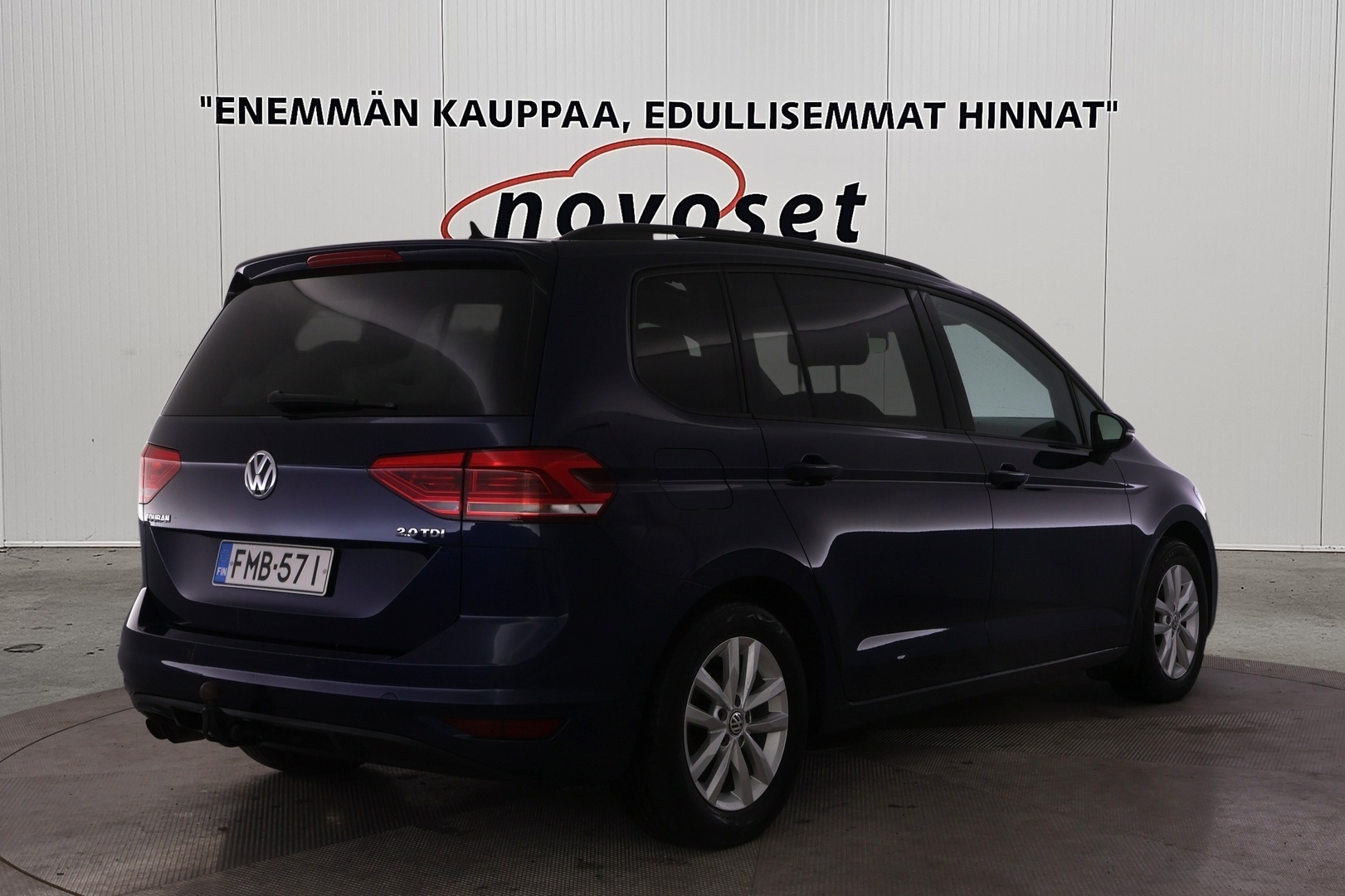 VOLKSWAGEN Touran 2016