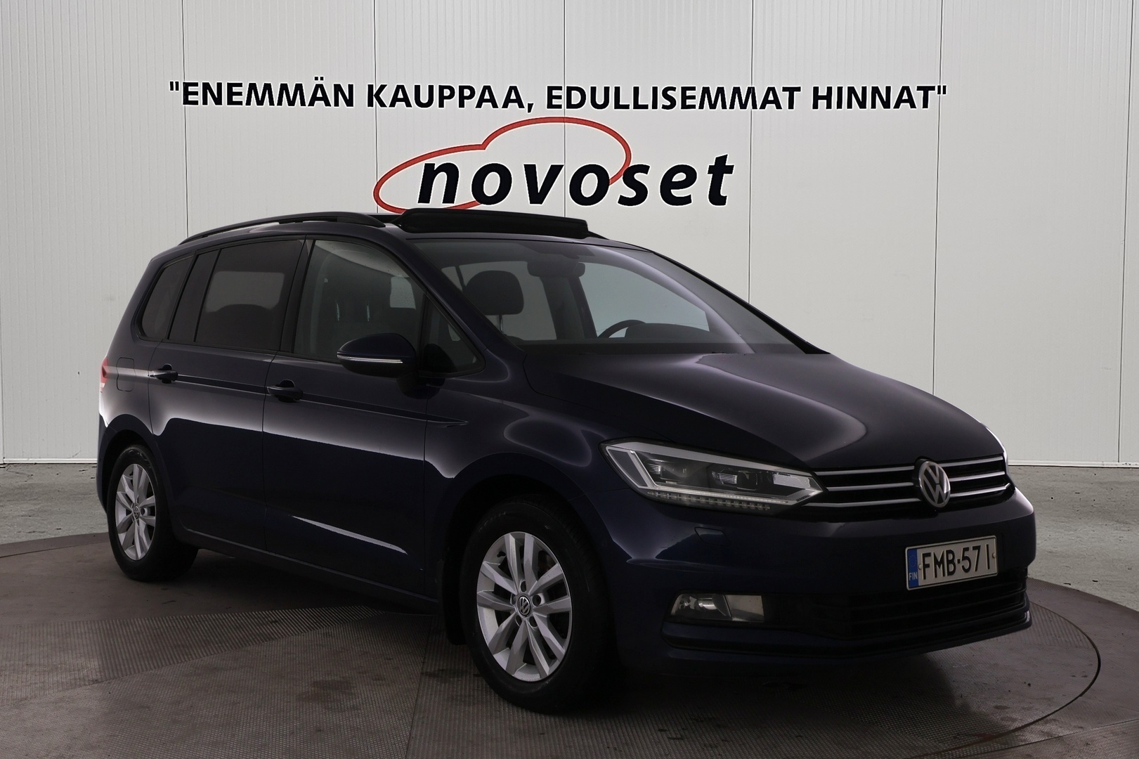 VOLKSWAGEN Touran 2016
