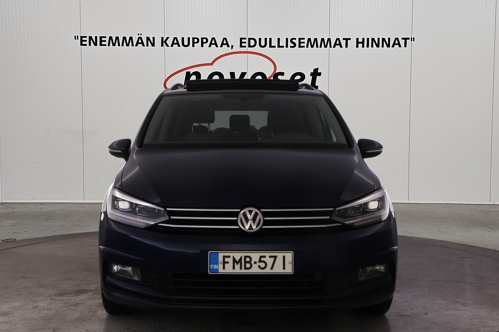 VOLKSWAGEN Touran 2016