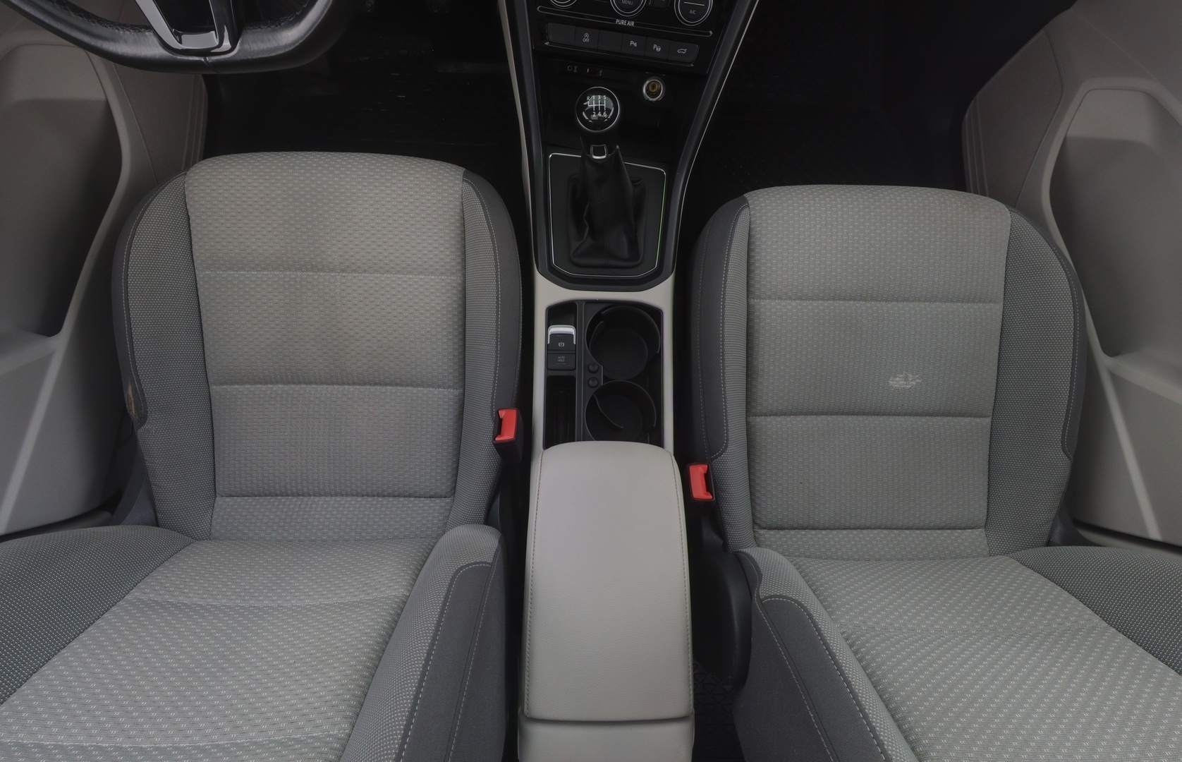 VOLKSWAGEN Touran 2016