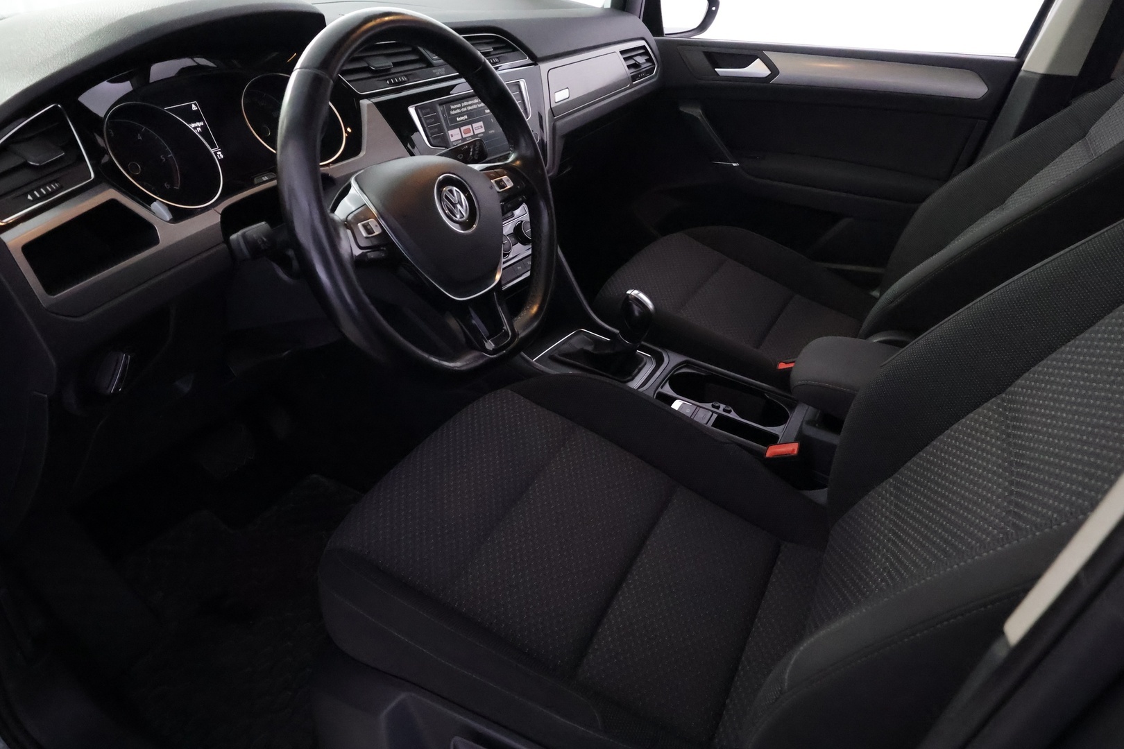 VOLKSWAGEN Touran 2017