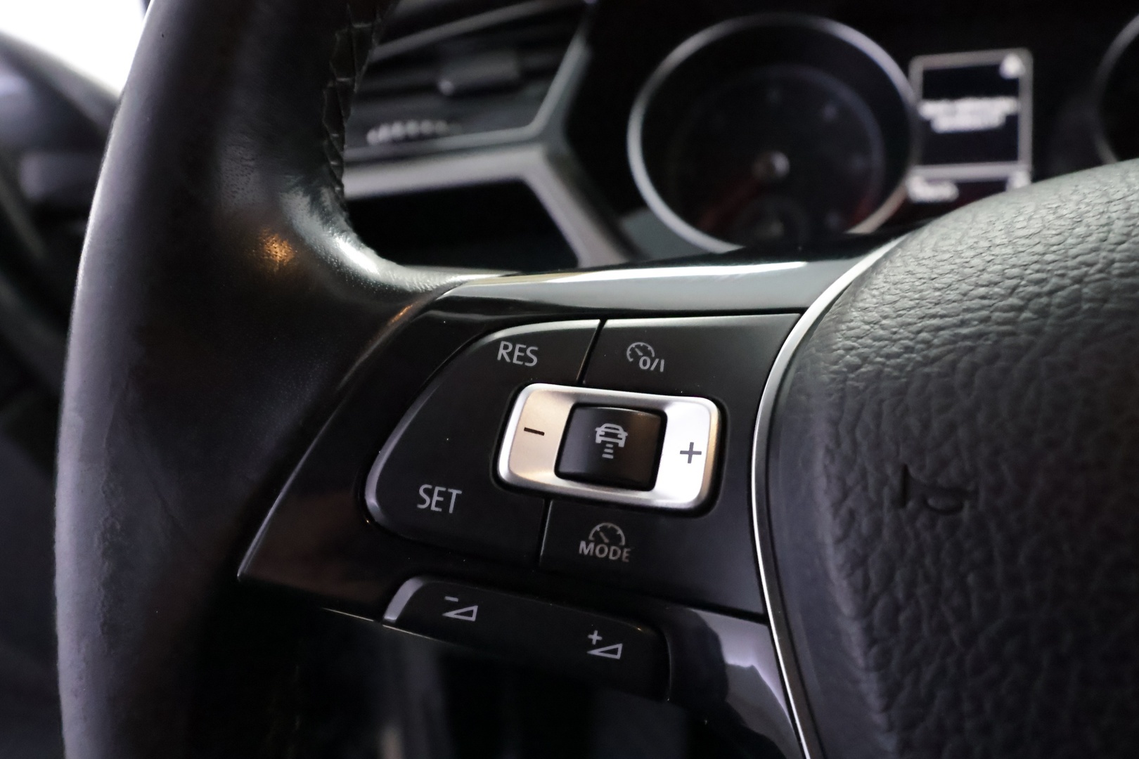 VOLKSWAGEN Touran 2017
