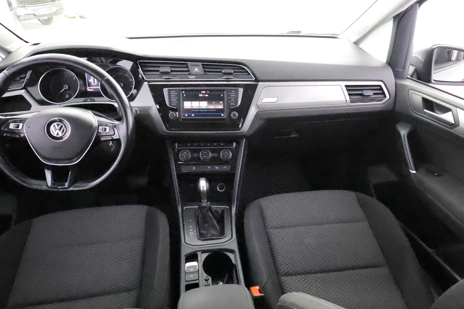 VOLKSWAGEN Touran 2017