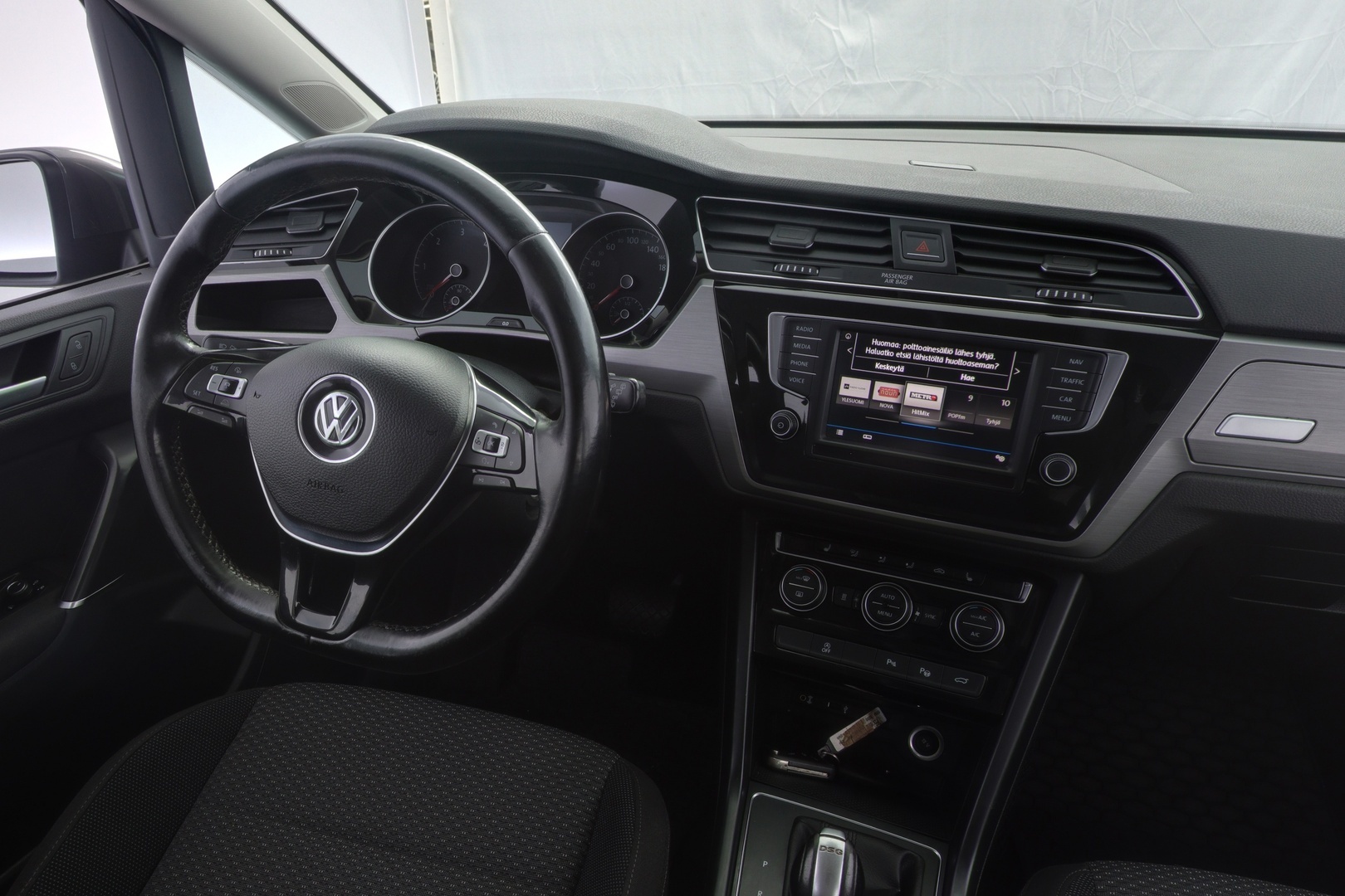 VOLKSWAGEN Touran 2017