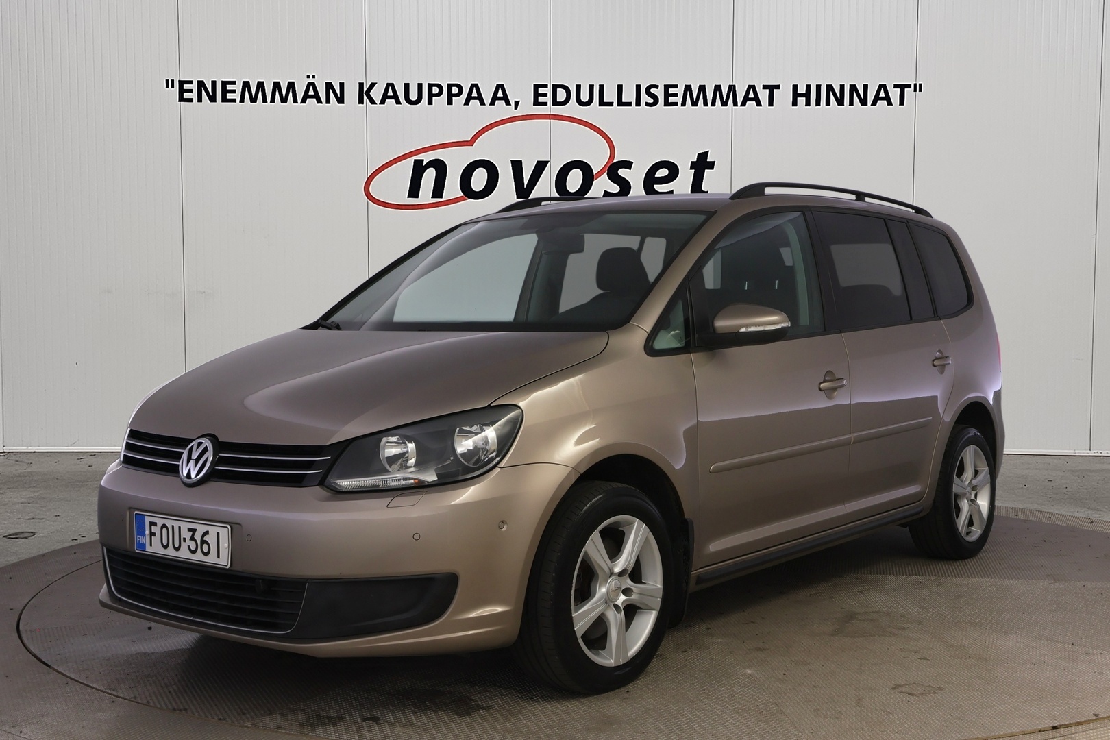 VOLKSWAGEN Touran 2012