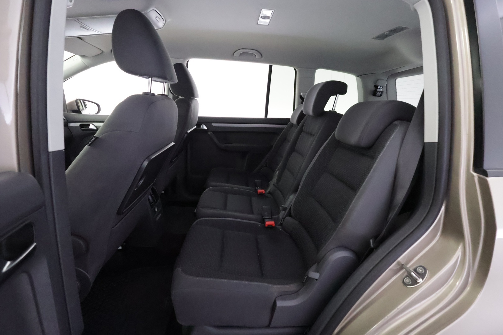VOLKSWAGEN Touran 2012
