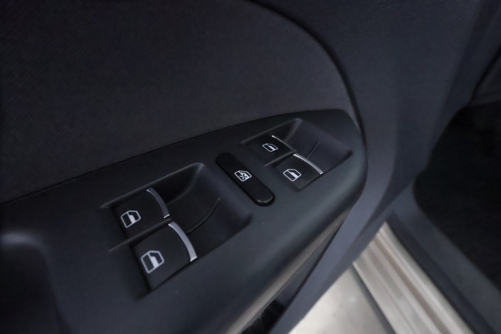 VOLKSWAGEN Touran 2012