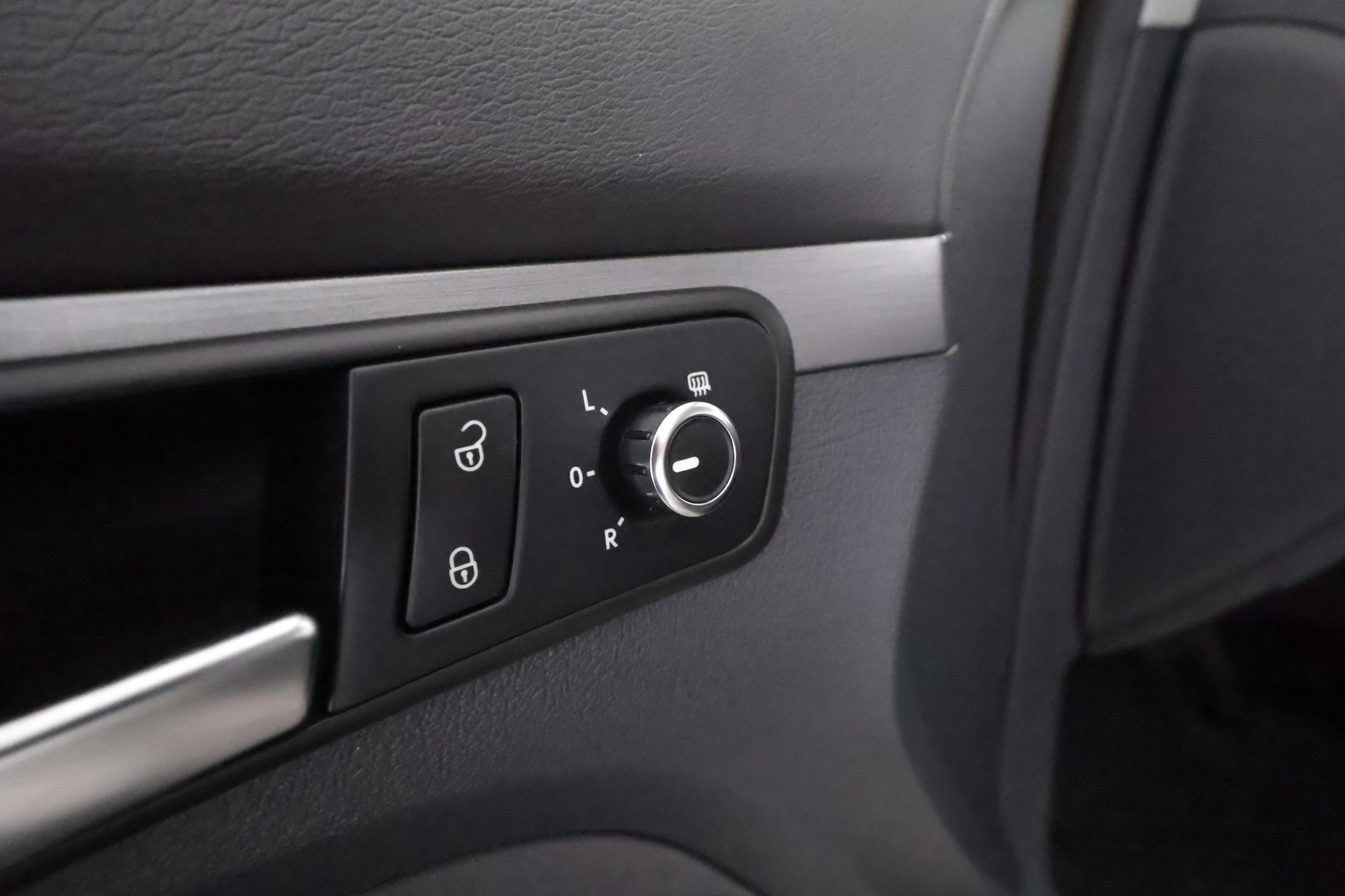 VOLKSWAGEN Touran 2012