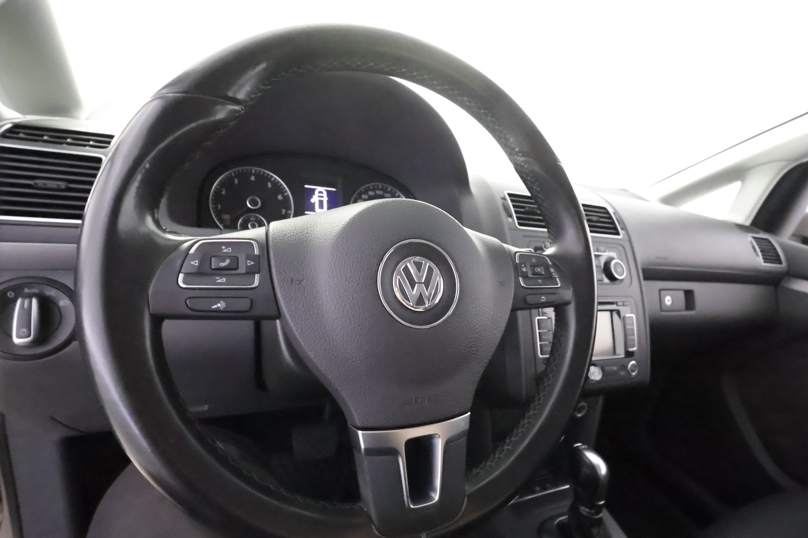 VOLKSWAGEN Touran 2012
