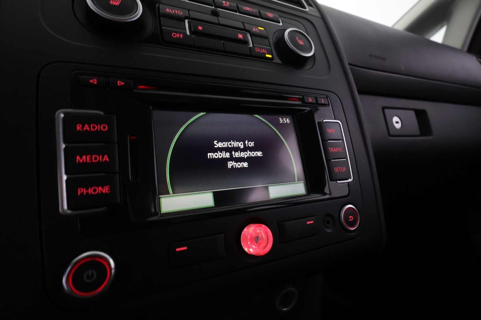 VOLKSWAGEN Touran 2012