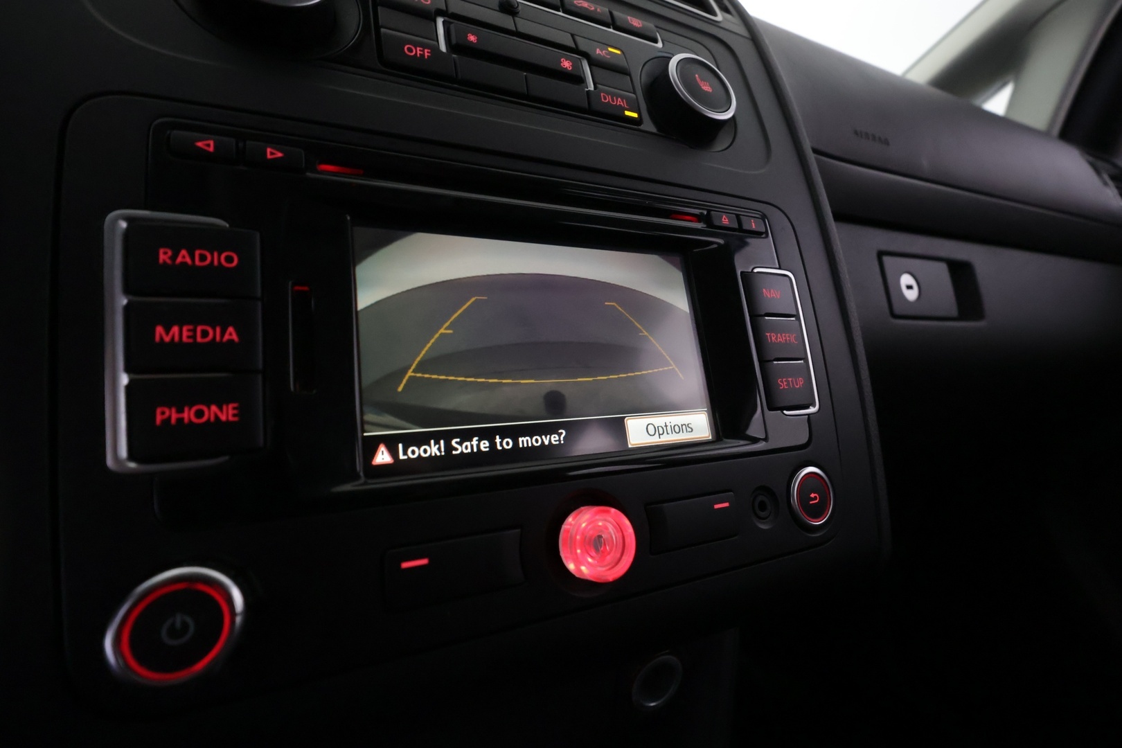 VOLKSWAGEN Touran 2012
