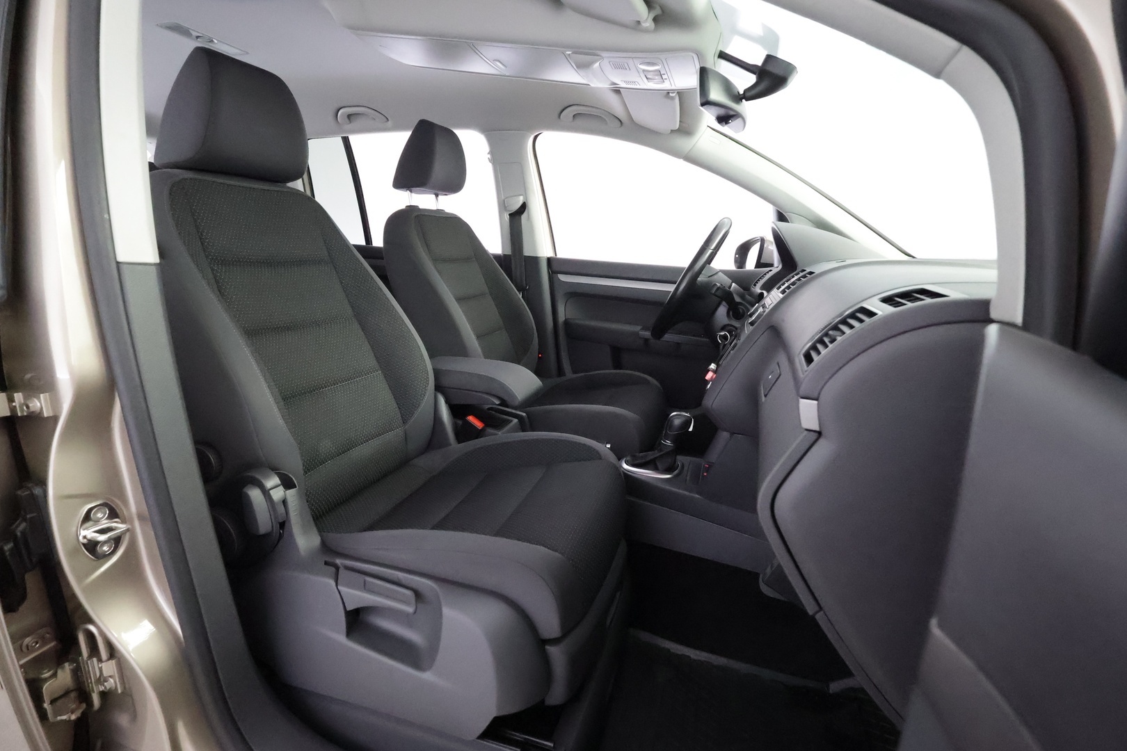 VOLKSWAGEN Touran 2012
