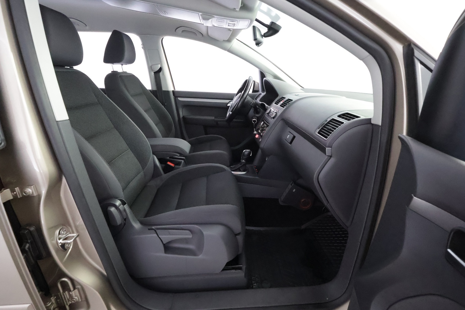 VOLKSWAGEN Touran 2012