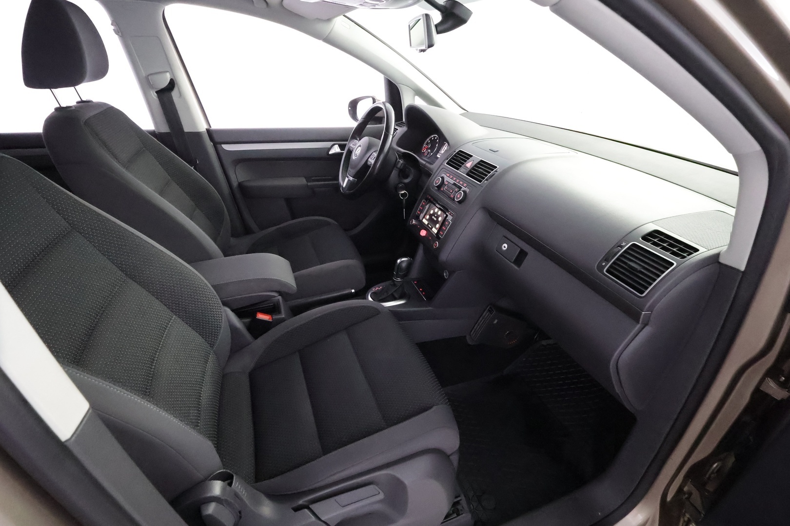 VOLKSWAGEN Touran 2012