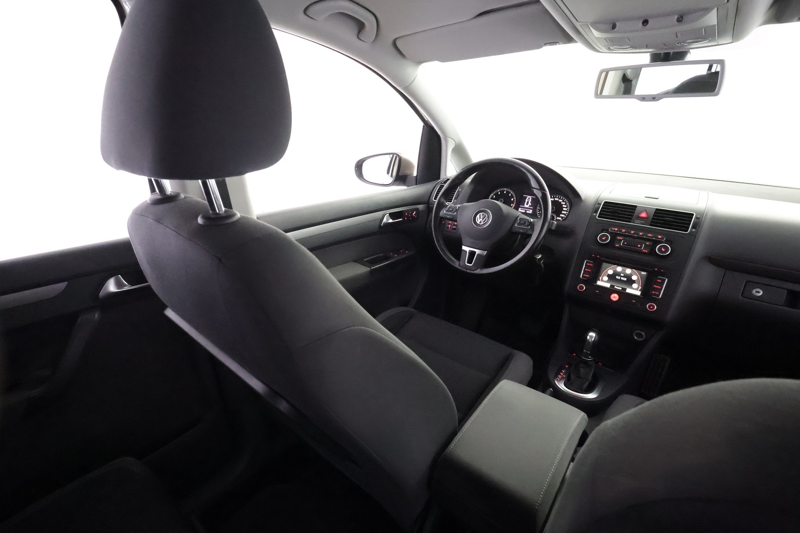 VOLKSWAGEN Touran 2012