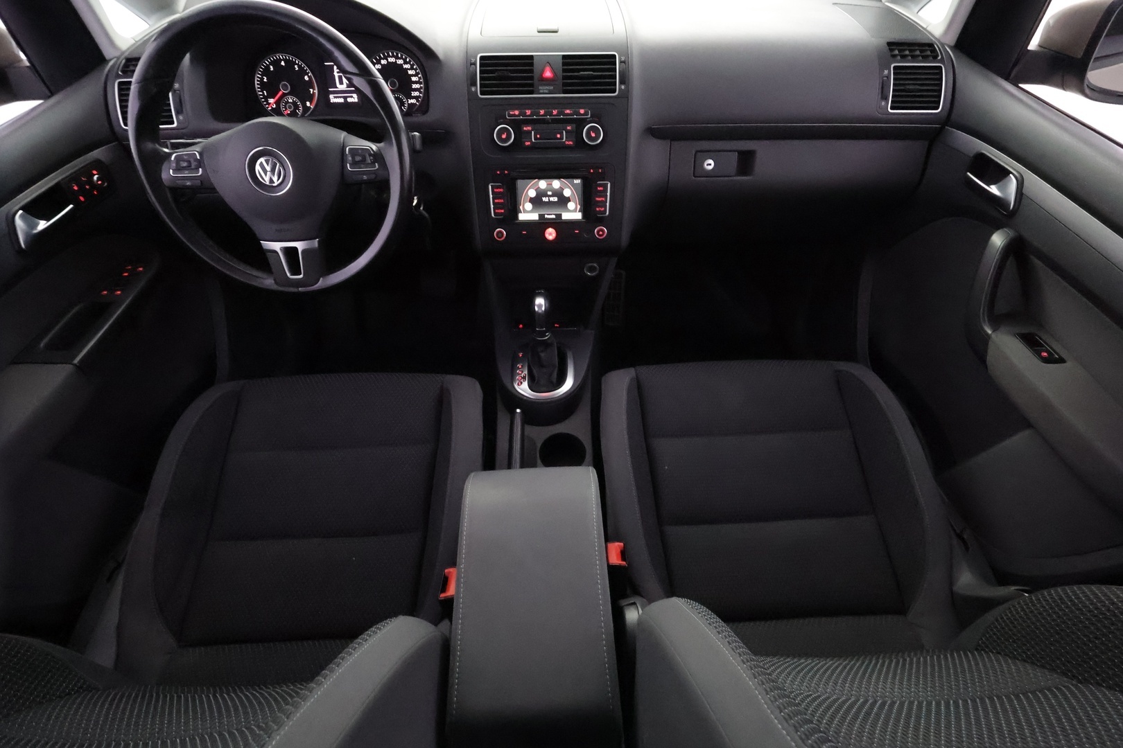 VOLKSWAGEN Touran 2012