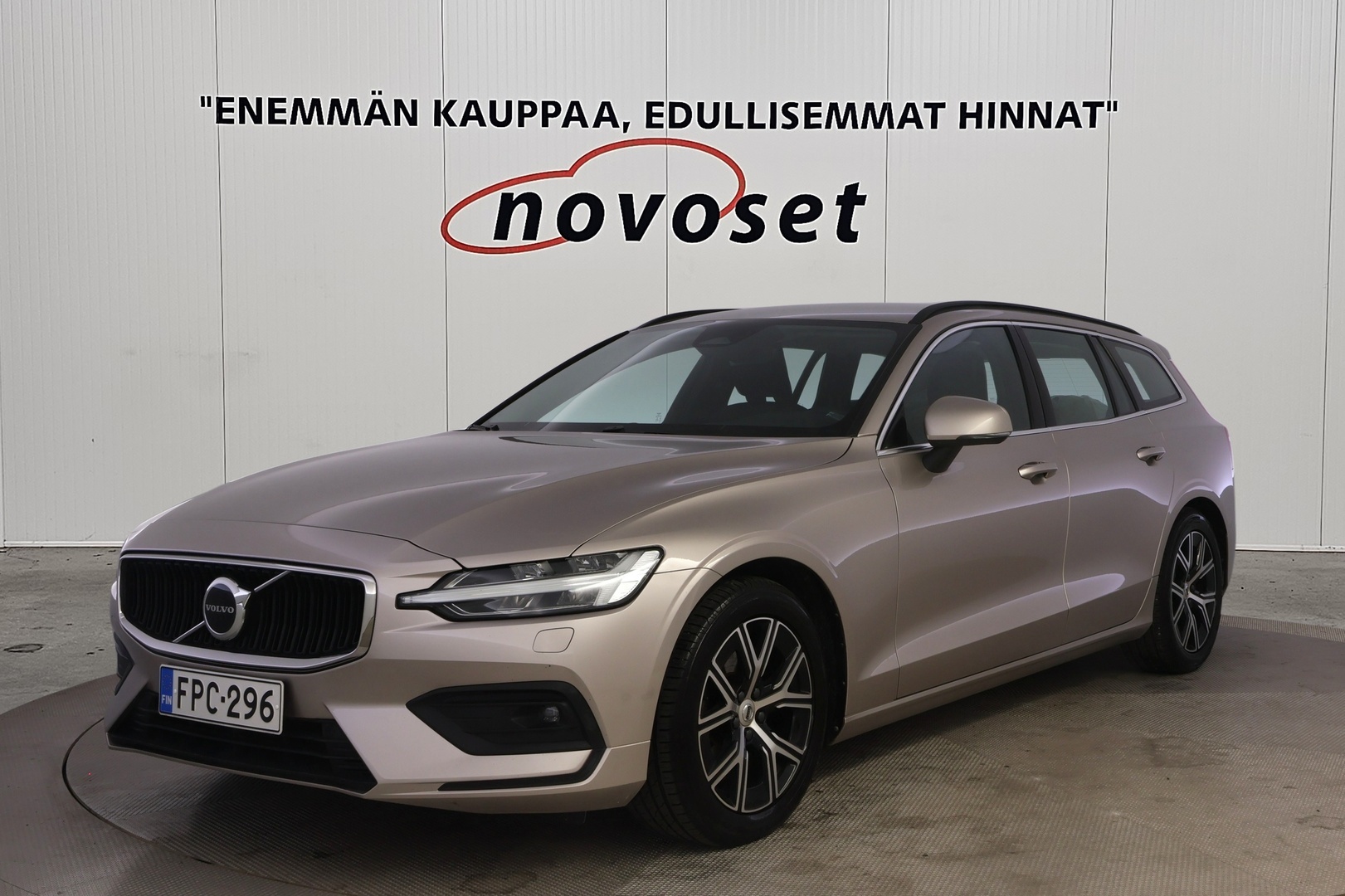 VOLVO V60 2023