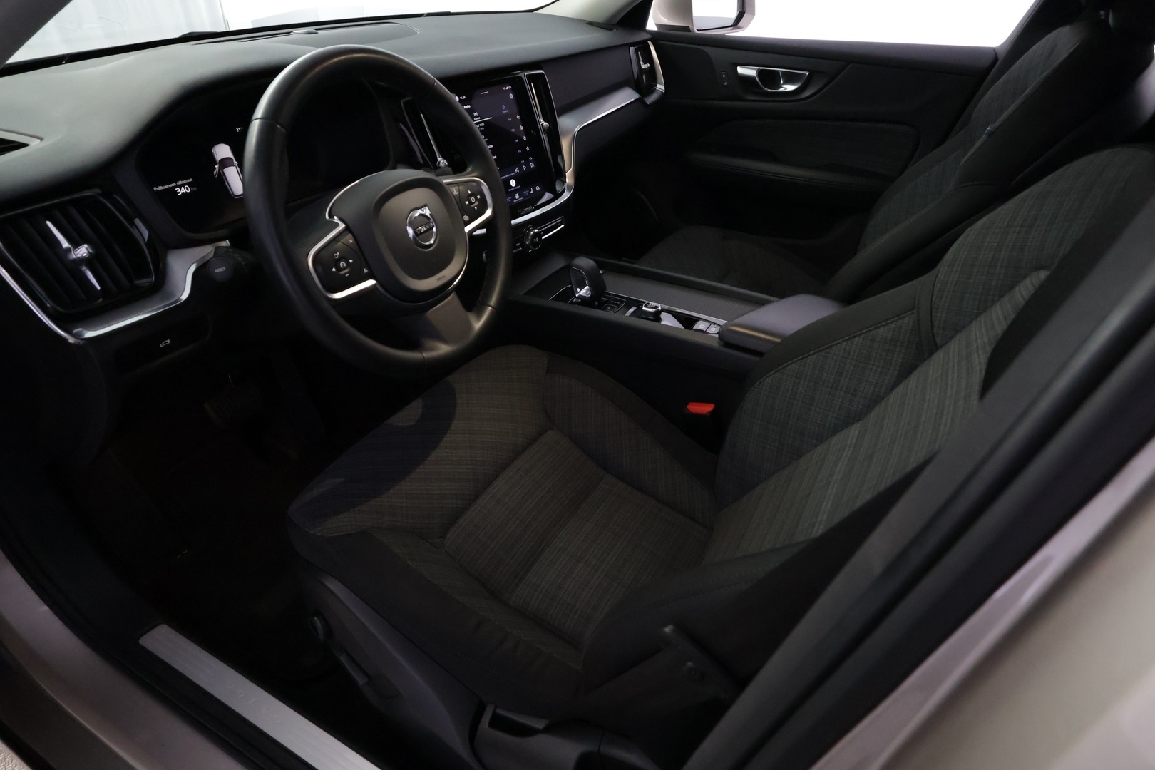 VOLVO V60 2023