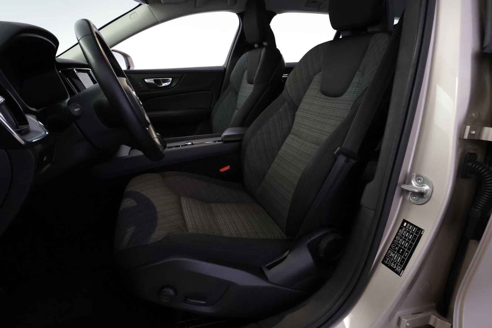VOLVO V60 2023