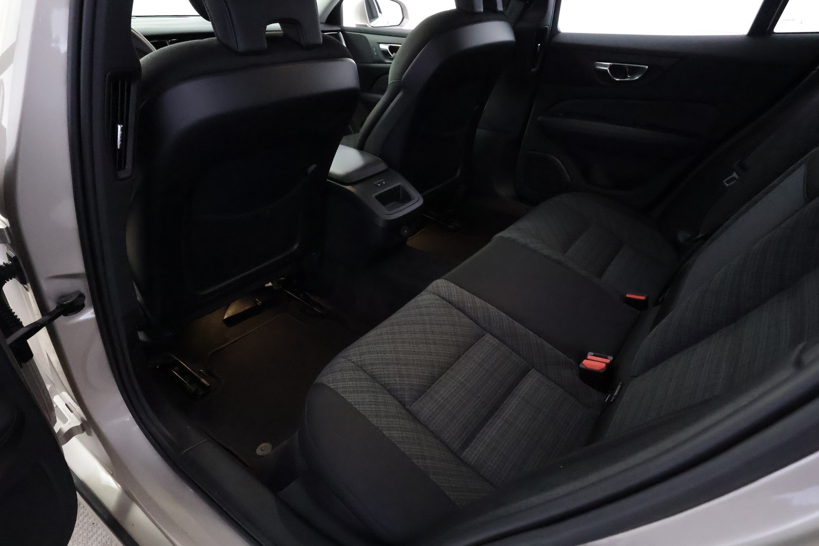 VOLVO V60 2023
