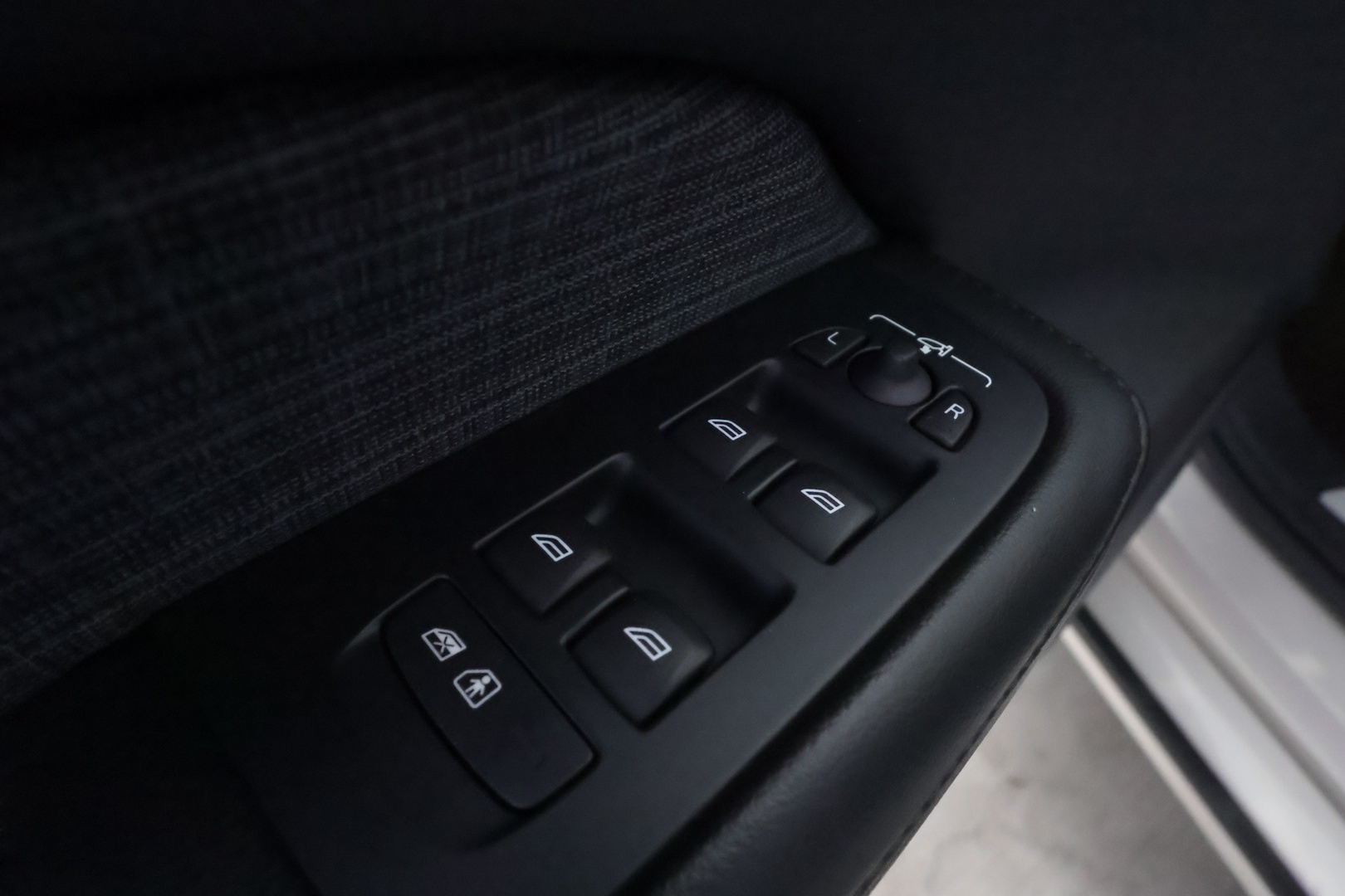 VOLVO V60 2023