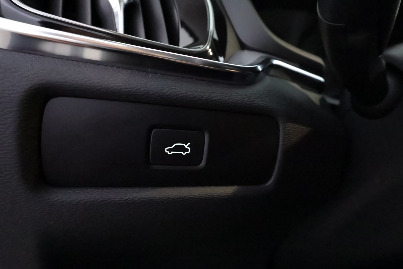 VOLVO V60 2023