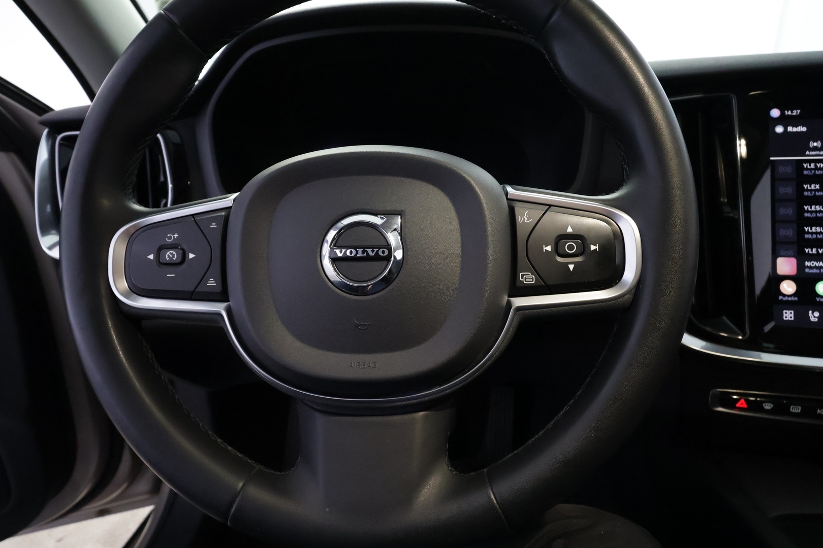 VOLVO V60 2023