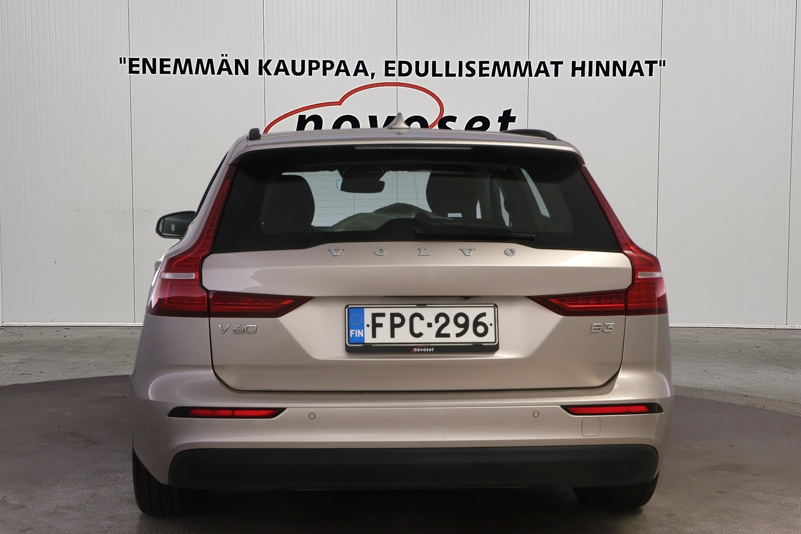 VOLVO V60 2023