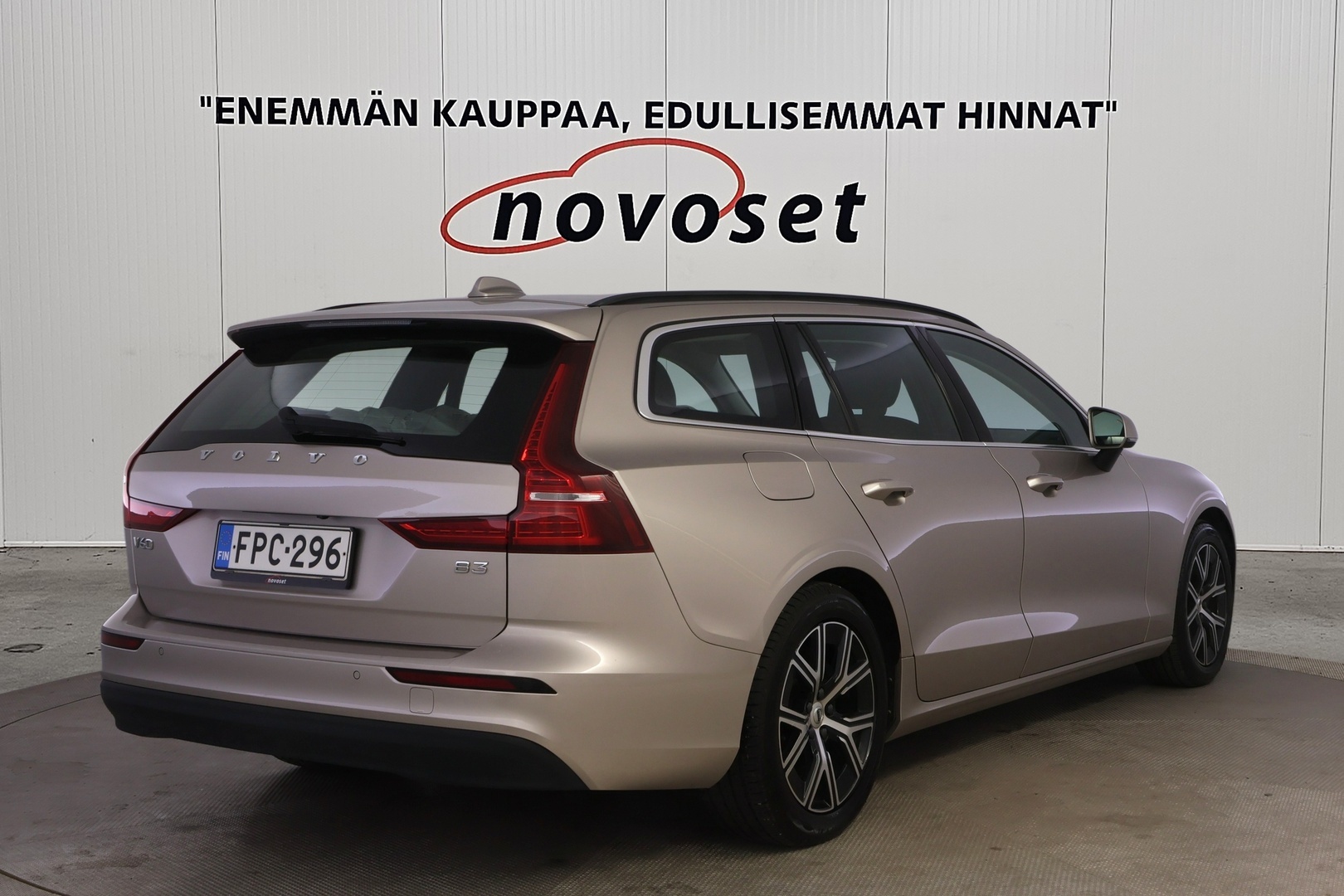 VOLVO V60 2023