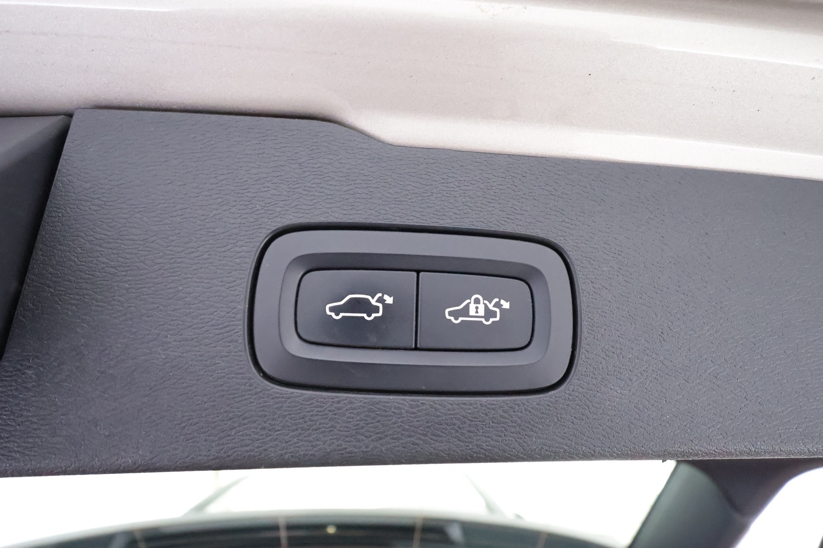 VOLVO V60 2023